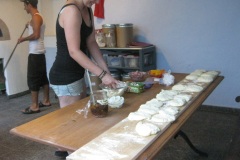 Pizza-machen-fuers-Abendessen_IMG_6836