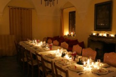 Weihnachtsfeier_Der-Tisch-ist-vorbereitet