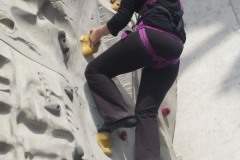 An-der-Kletterwand-1