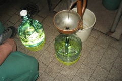 Wir-brennen-Alkohol-aus-Khakis