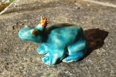 Toepferei-verhilft-zu-einem-Froschkoenig