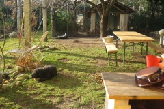 Garten-mit-Sitzplatz-und-Huehnerhaus