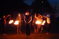 BewohnerInnen-ueben-fuer-die-Feuershow-2014-3