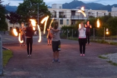BewohnerInnen-ueben-fuer-die-Feuershow-2014