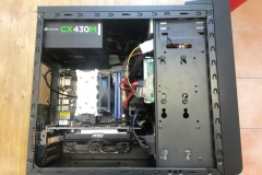 Informatik_SchuelerInnen-bauen-einen-Schul-PC
